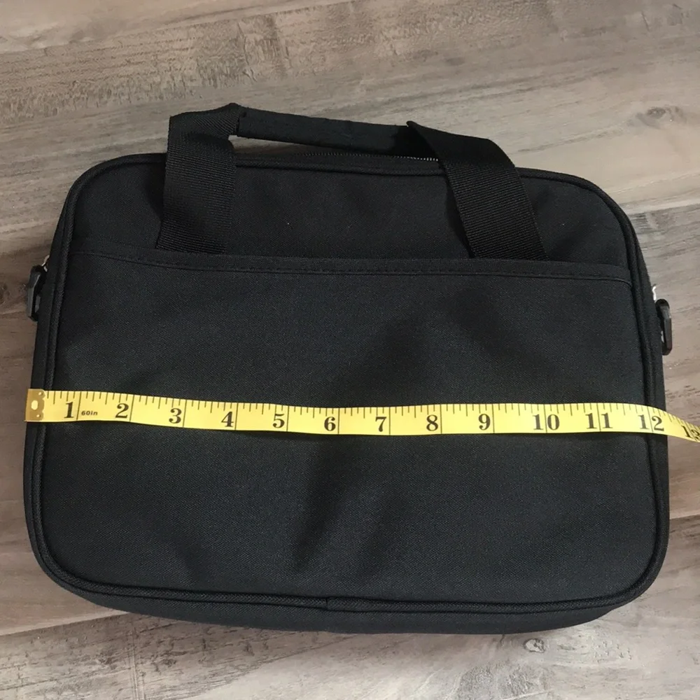 Swiss Gear by Wenger computer and Tablet crossbody bag.
